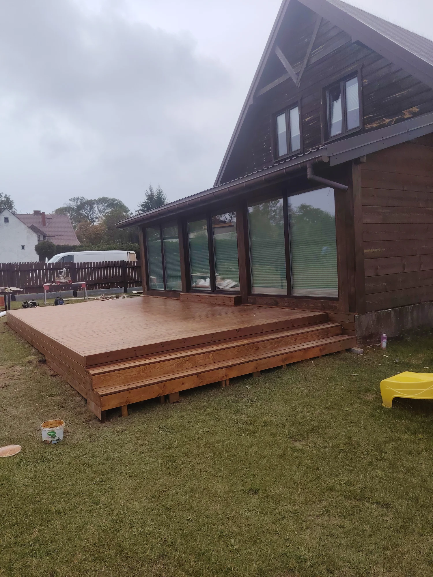 Taras z kamienia przy domu